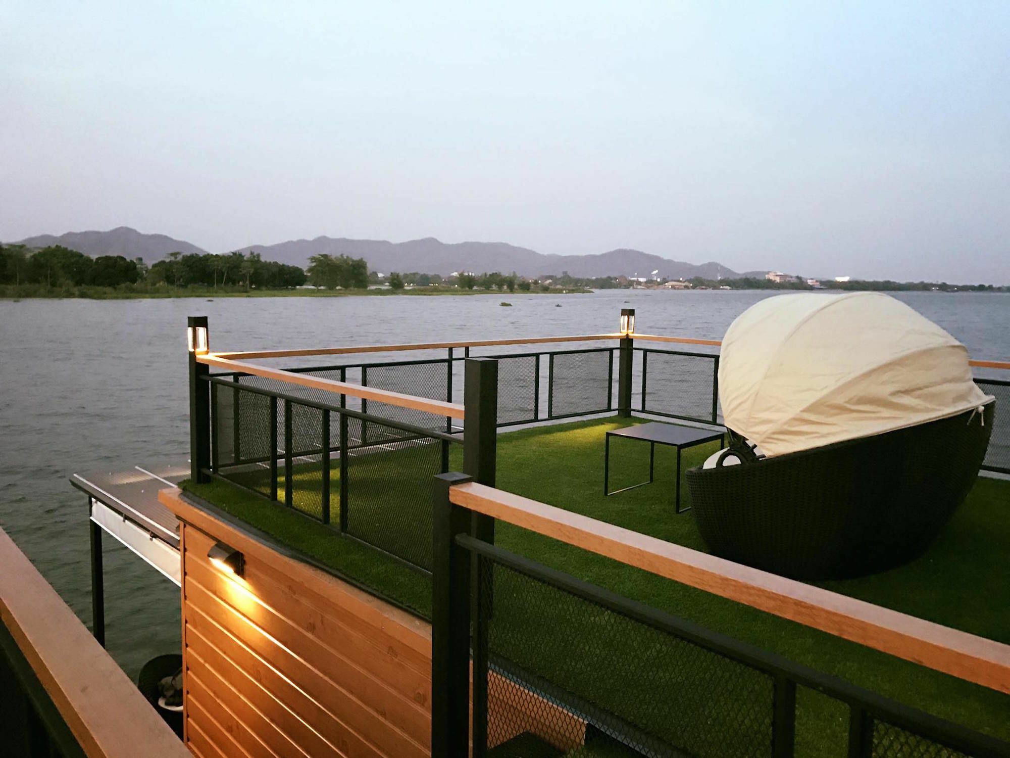 Blue Sky Raft At Kanchanaburi Hotel Exterior photo