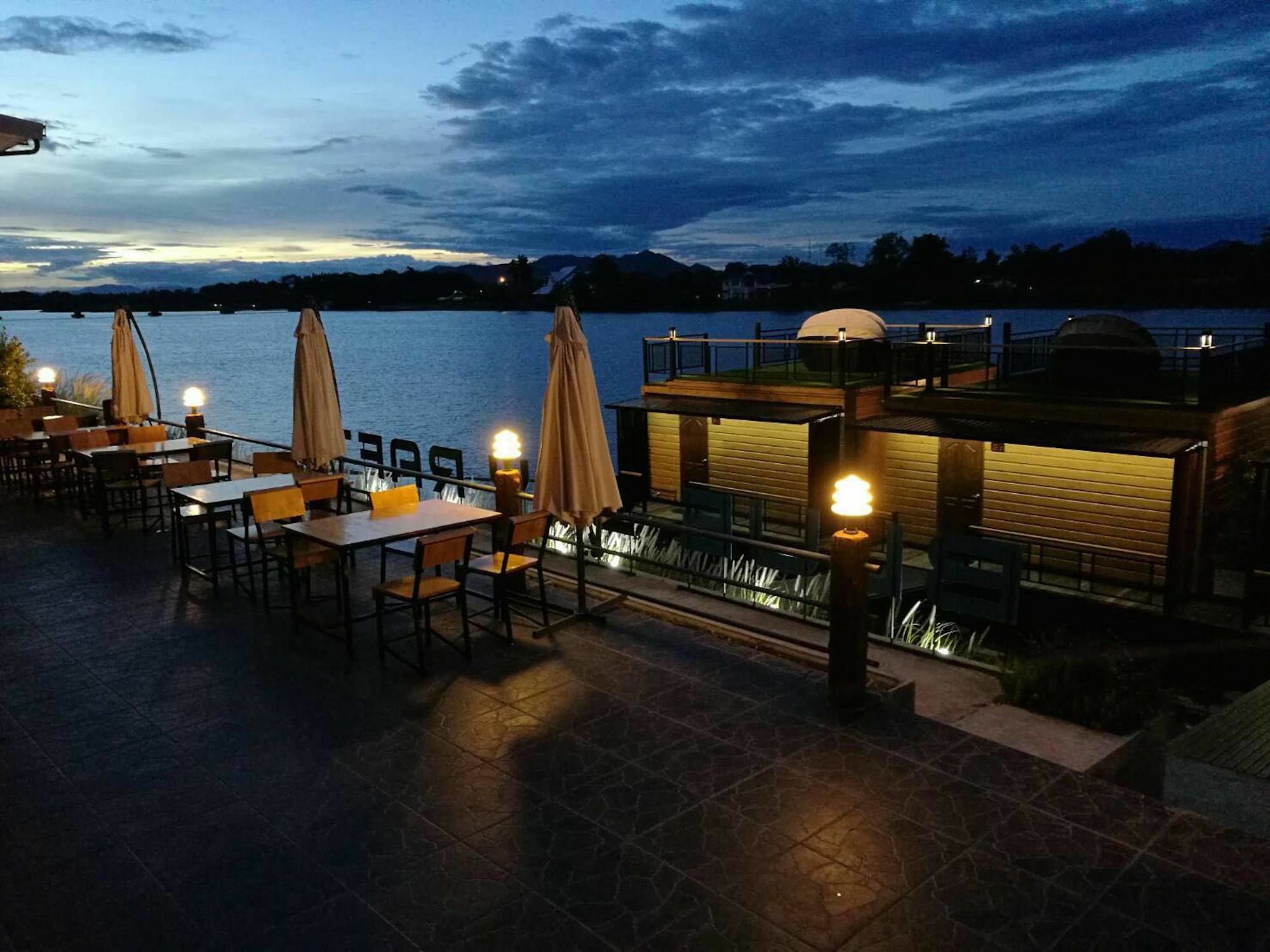 Blue Sky Raft At Kanchanaburi Hotel Exterior photo