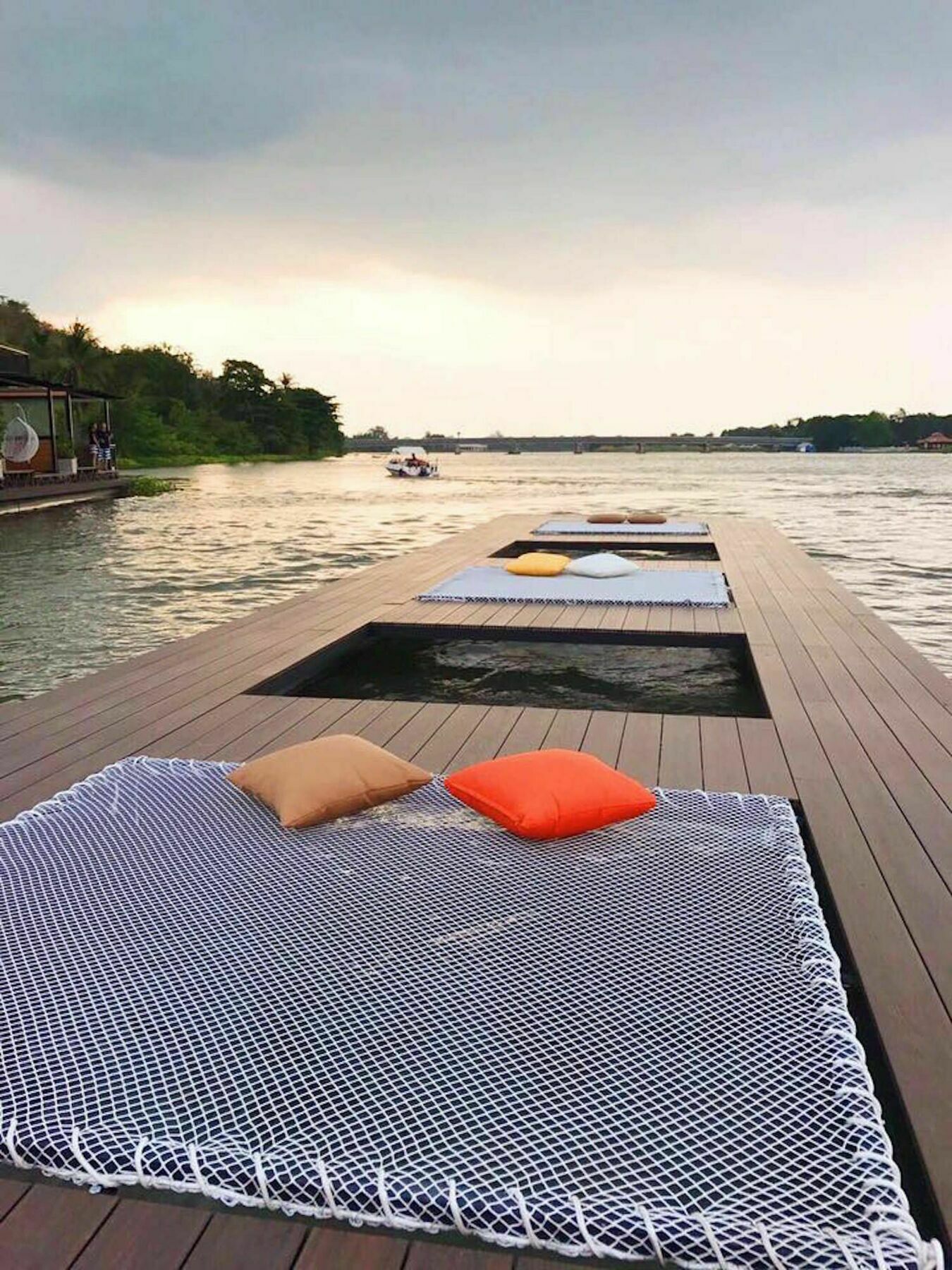 Blue Sky Raft At Kanchanaburi Hotel Exterior photo