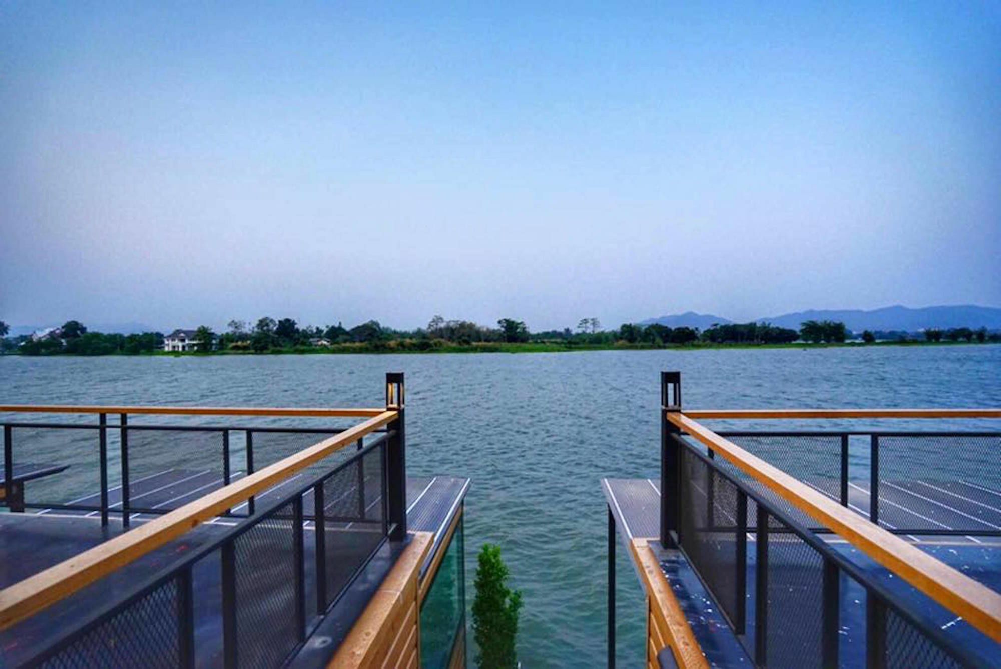 Blue Sky Raft At Kanchanaburi Hotel Exterior photo